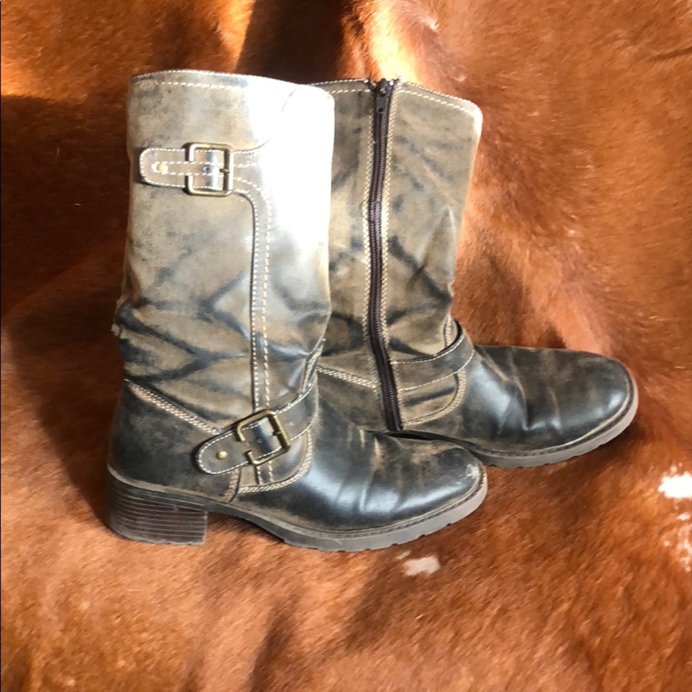 Zipper boots size 7 1/2.